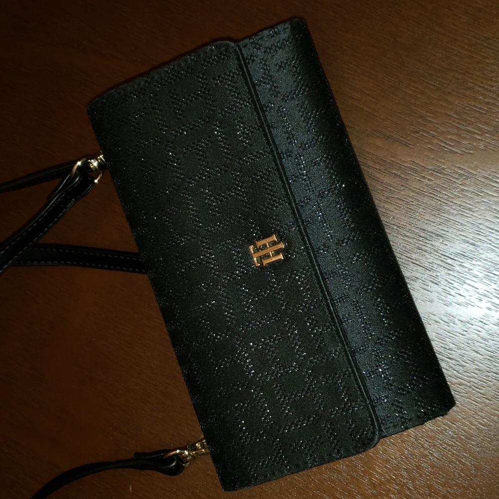 Tommy Hilfiger Wallent on Chain